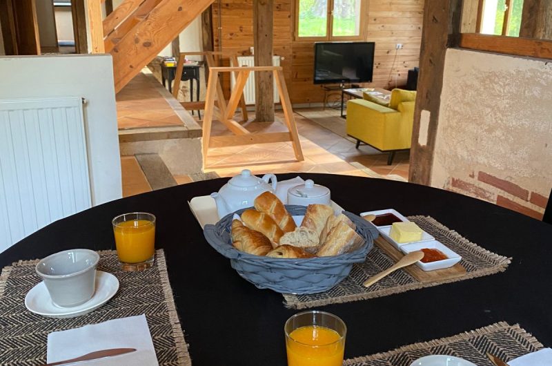 (6) 2025 – BETB – Domaine de Bourgade – Petit déjeuner – ©Mme COLIER Corinne