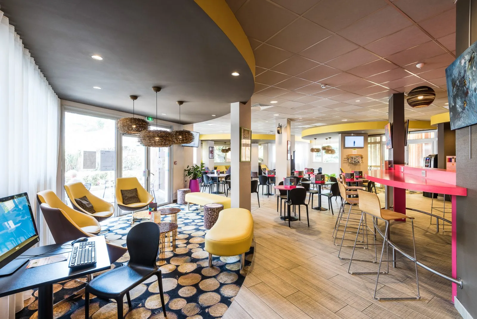 033-®JPEG STUDIOS-salle PDJ et bar