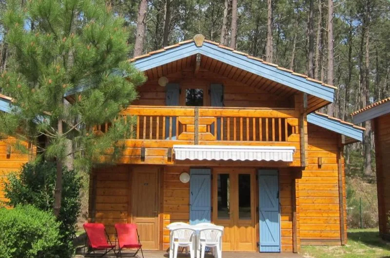 2023_baluhet (1) (Copier)