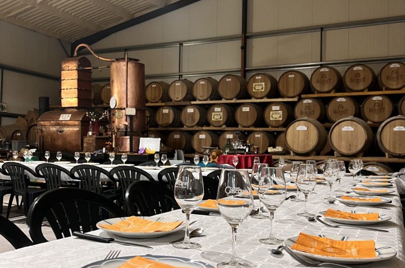 2025 – BOUR – Domaine du Berdet – Chai en salle de réunion – ©Domaine du Berdet (8)