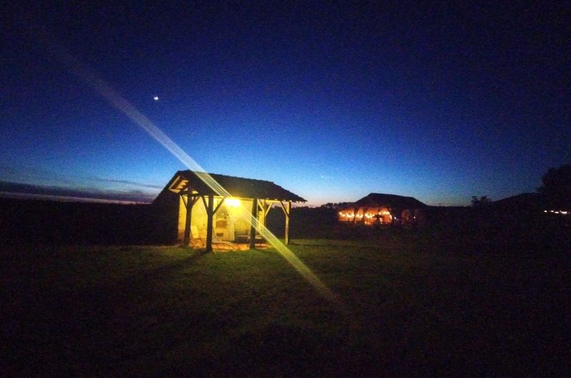 2025 – CACH – Un refuge à Cachen – Aire camping car (nuit) – ©Viginie BARBEAU (1)