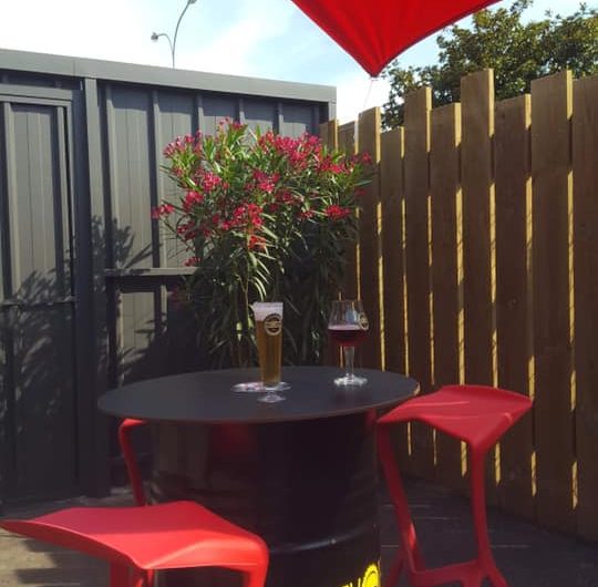 667540-la-cervoiserie-tables-exterieures