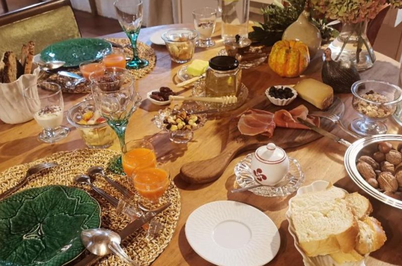 808670-les-hotes-de-guillemets2