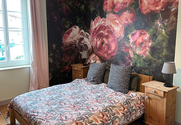 877472-rose-grand-lit