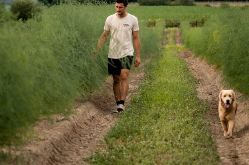 À la ferme – Kévin ©Ferme Cadillon