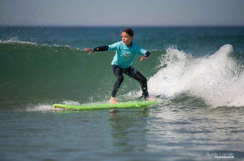 Biscaradise enfant surfeuse