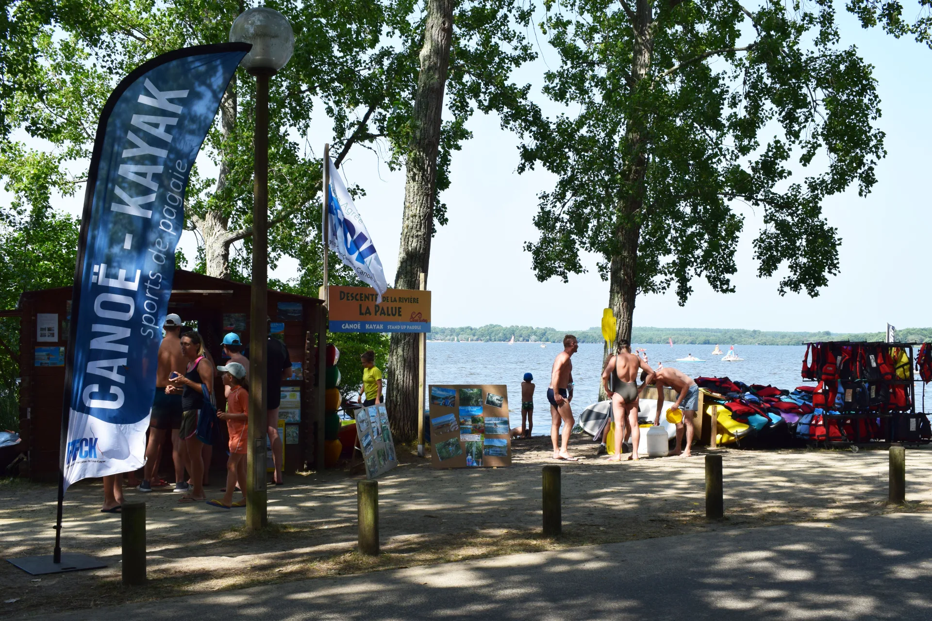 CLNT—LEON—Canoe-Surfing–2-