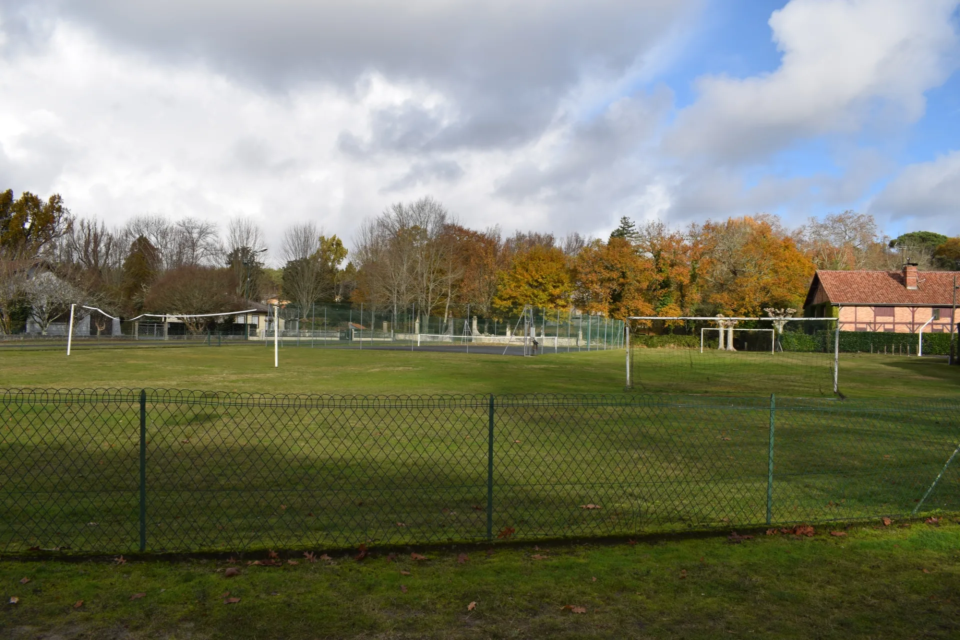 CLNT—LEVIGNACQ—Terrain-de-foot–3-