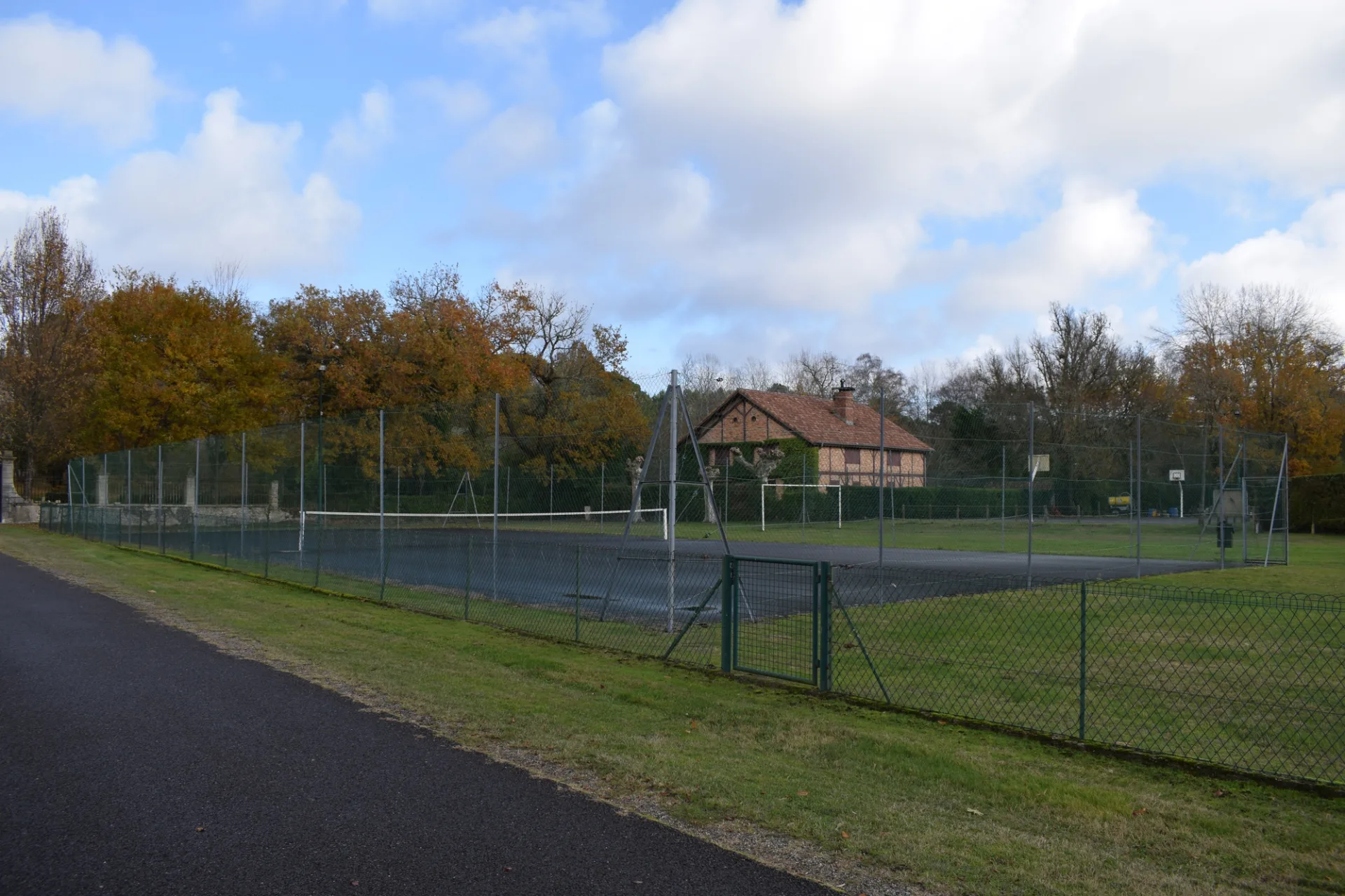 CLNT—LEVIGNACQ—Terrain-de-tennis