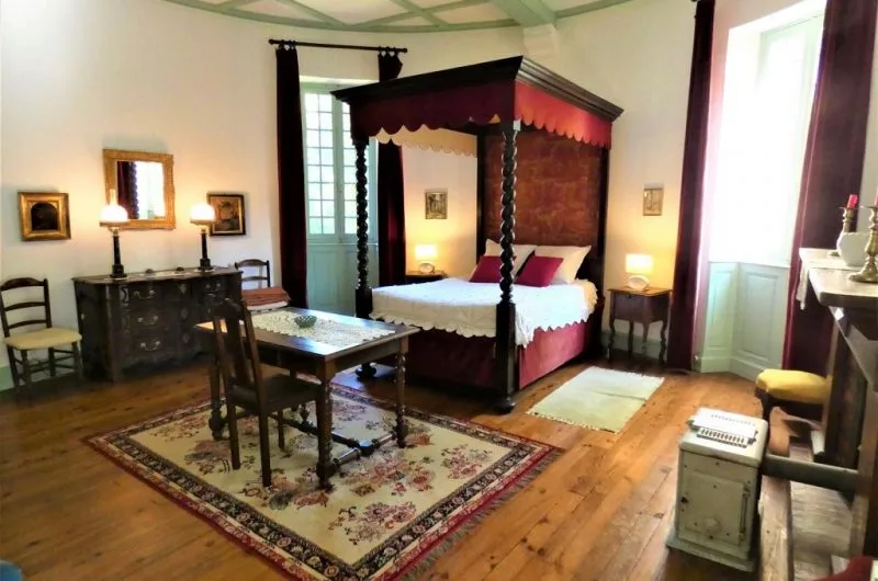 Carbonel Sournia Taule – chambre rouge lit2pers