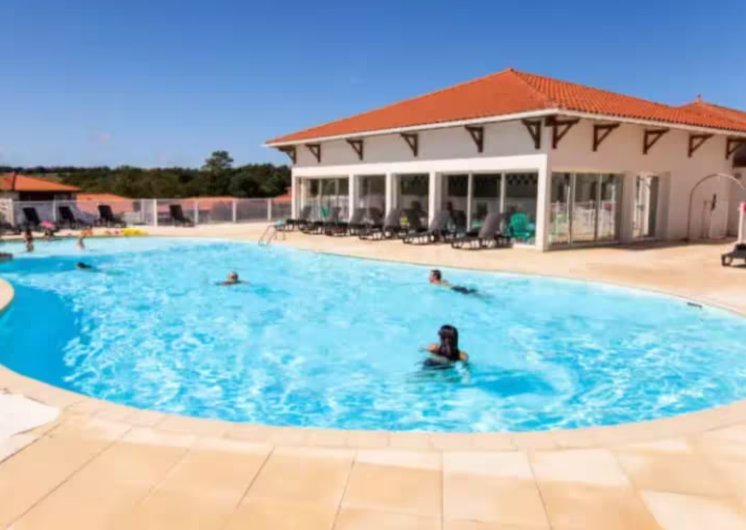 Cassen-lespritlandes-piscine extérieeure de la résidence@Mercier