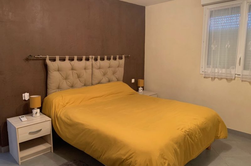 Chambre jaune gîte maniort