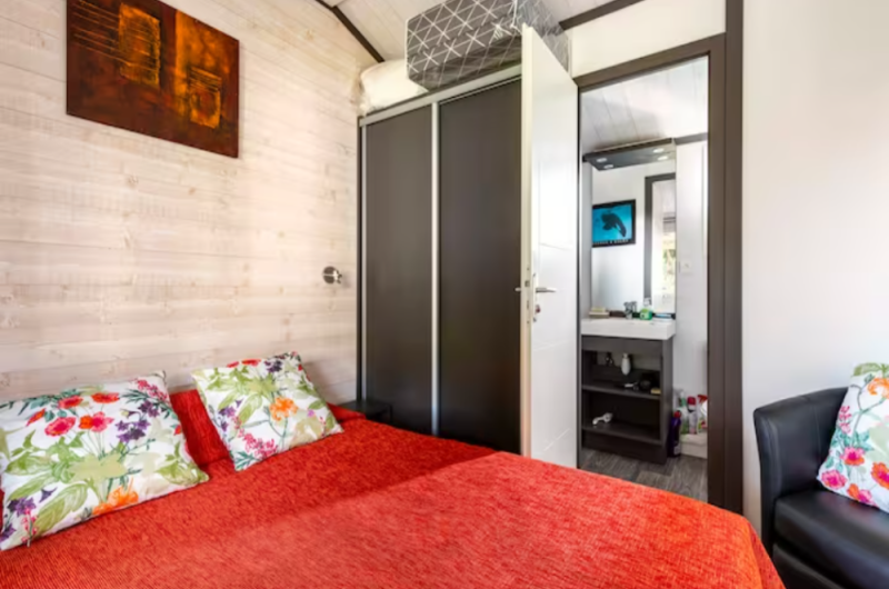 Chambre parentale et salle de bains wc