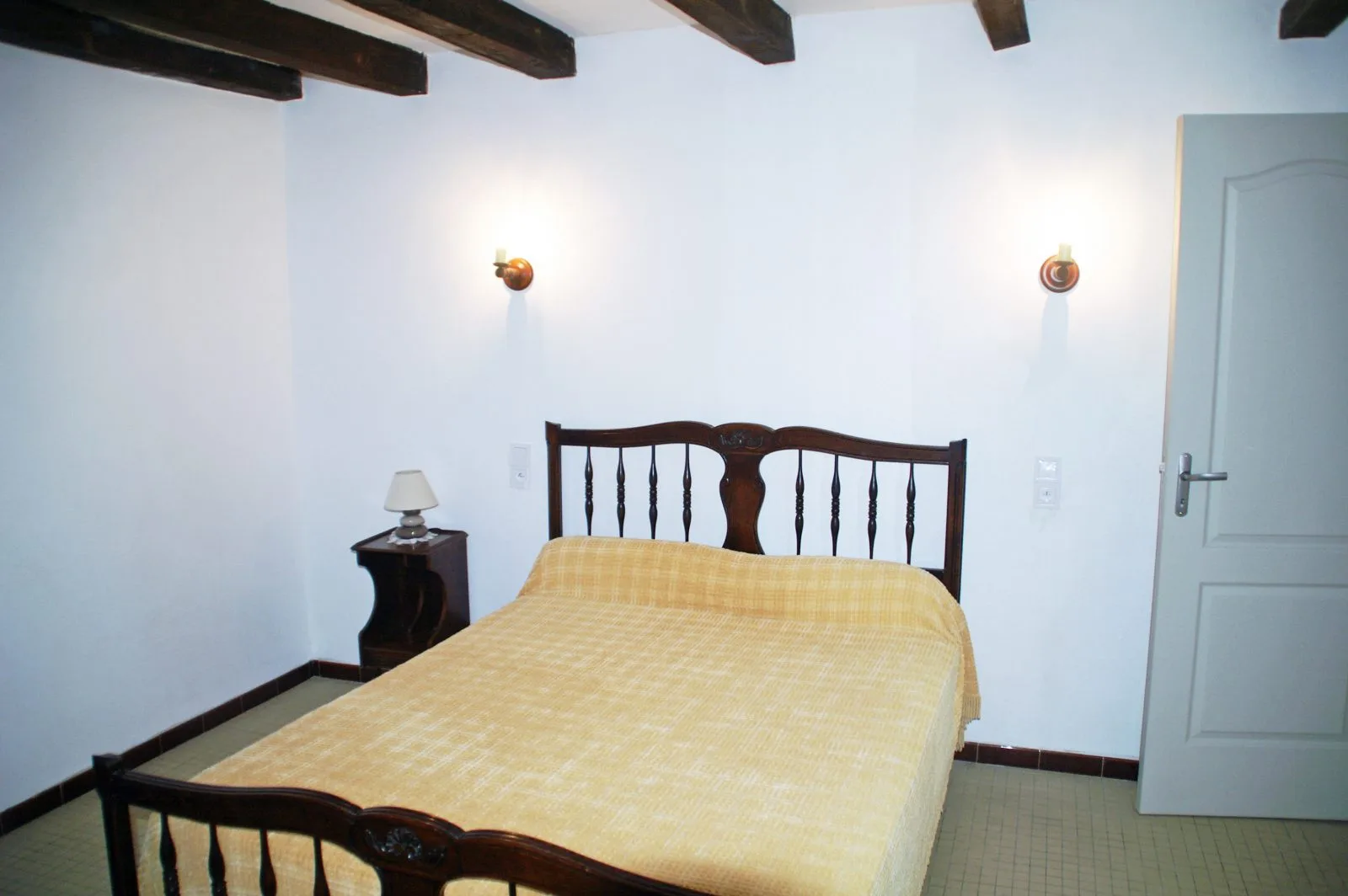 Couchage-Chambre-1–Appartement-Est-lit-140-cm-modifie-1