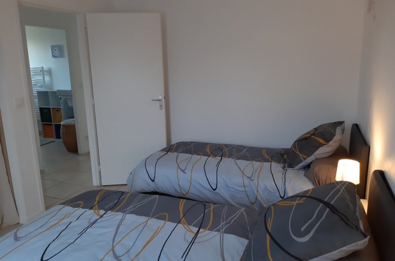 Devaux Bidaou – chambre 2lits 1p vers couloir sde