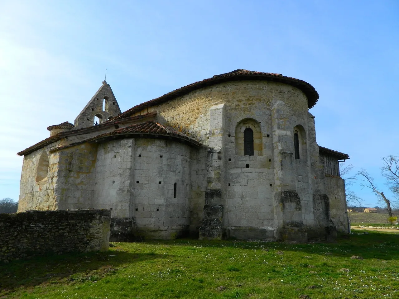 Escalans – Eglise Saint Jean Baptiste -vue arrière