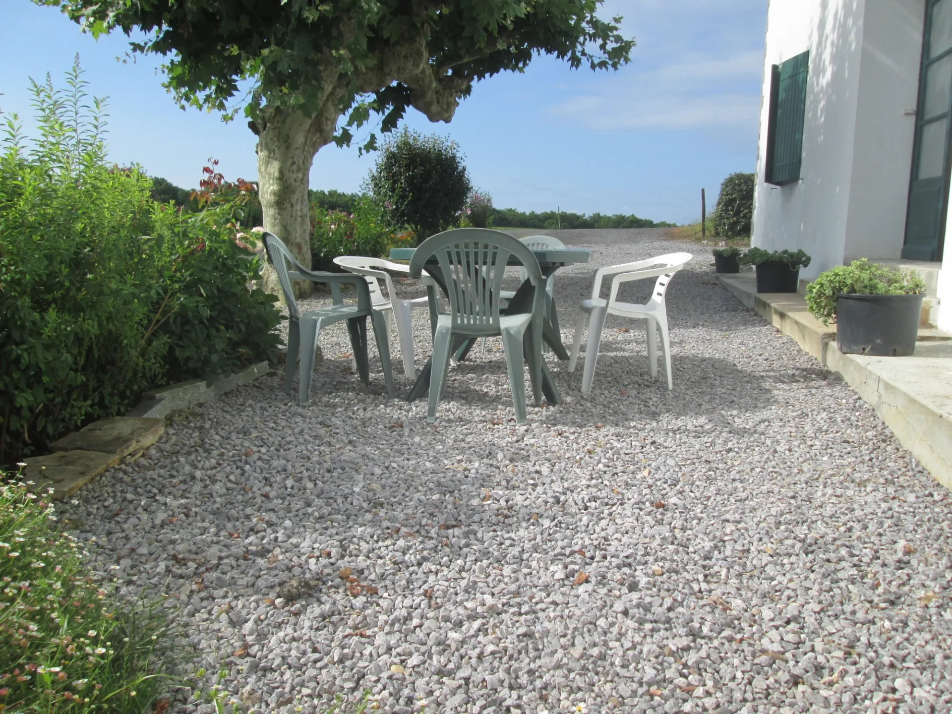 Exterieur-Gite—Mr-Bernajusang