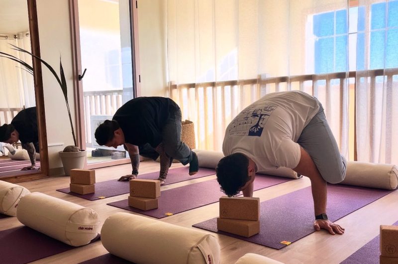 Fusion Yoga café posture 2