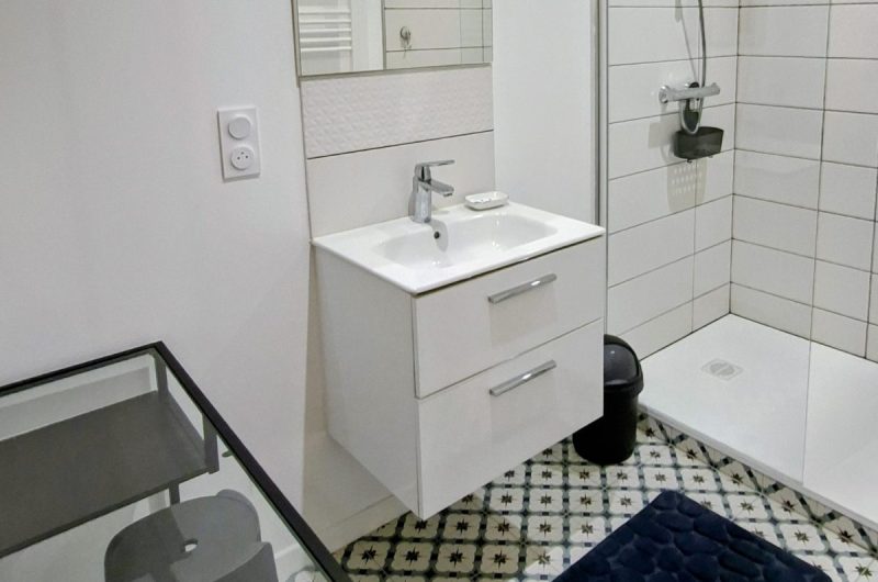Gîte Chaperon – Gousse – salle d’eau moderne