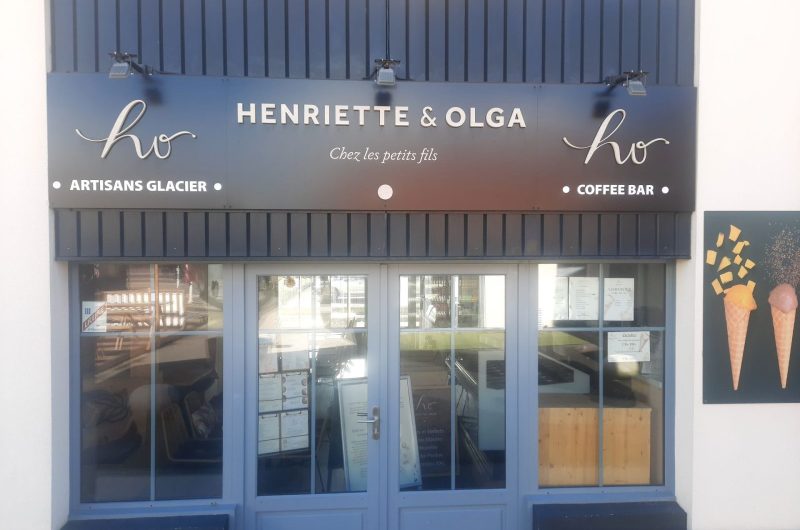 Henriette et Olga devanture3