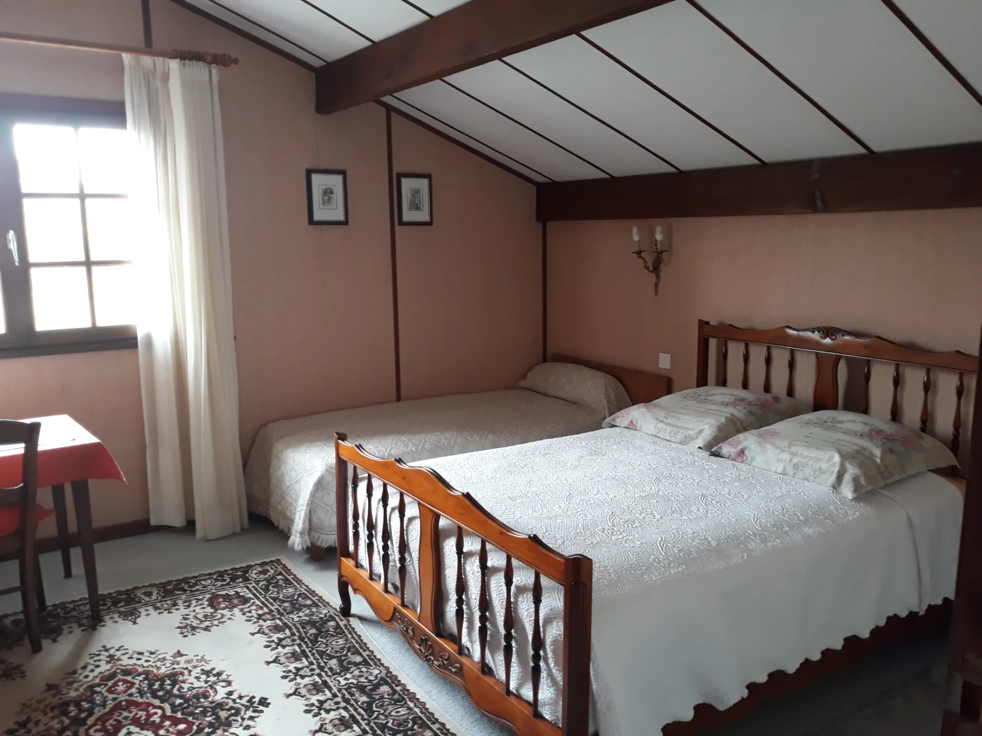 LAFFITTE-Genevieve-Chambre-merisier