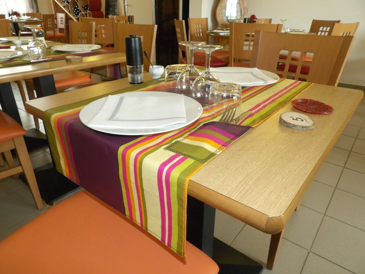 Lencouacq – Rest’au cercle – détail table