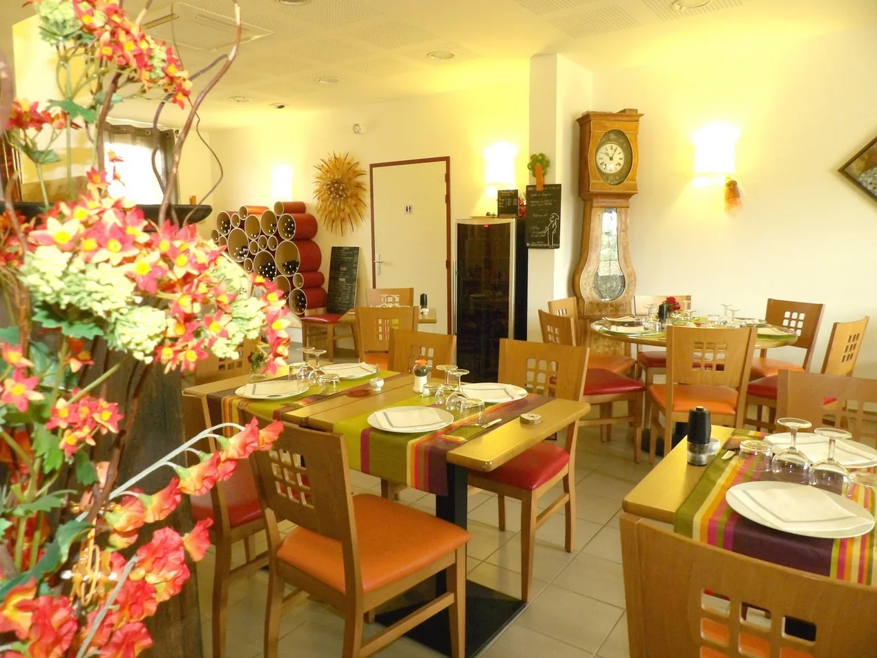 Lencouacq – Rest’au cercle – salle vue d’ensemble