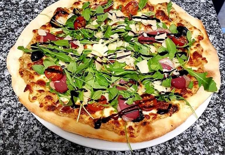 Pizzeria chez Lulu – Pizza (extérieur)