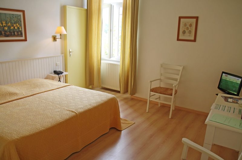 Résidence des Sources – studio chambre tv