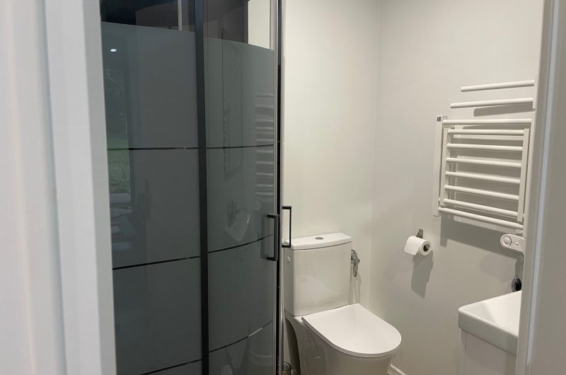 Salle de bains l’Oustalet 2 – 2026 ©OTC