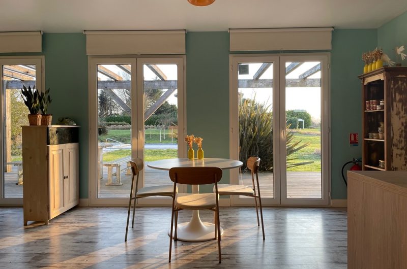 Salle-repas-La-Petite-Couronne-hotel