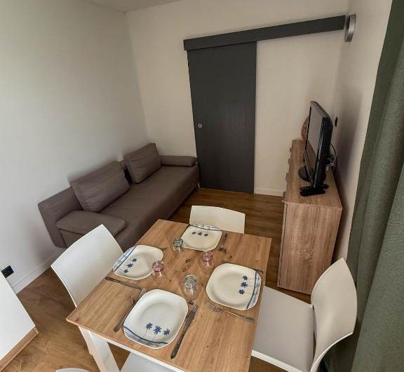 Salon salle à manger La Box des Oiseaux 2025 ©AguilarVelten