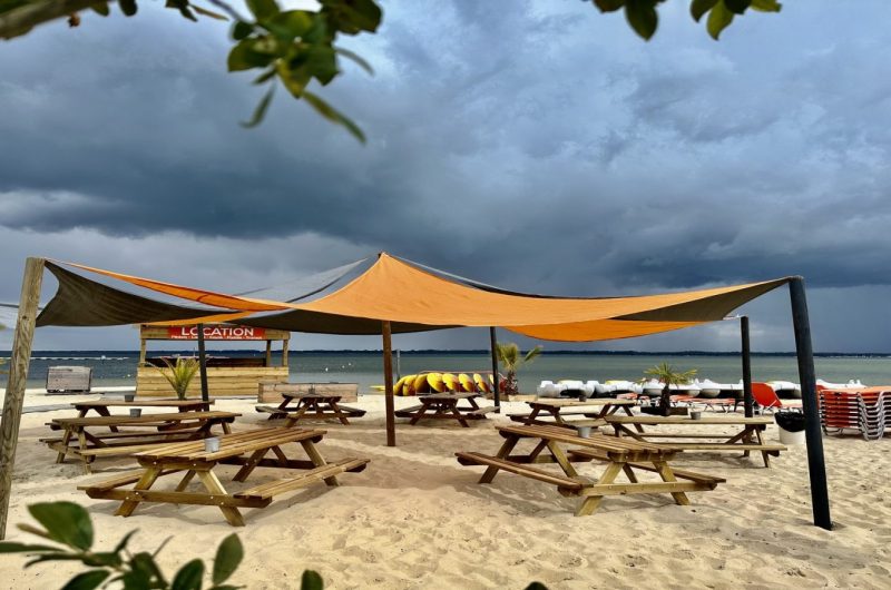 Snack au Bord de l’O tables