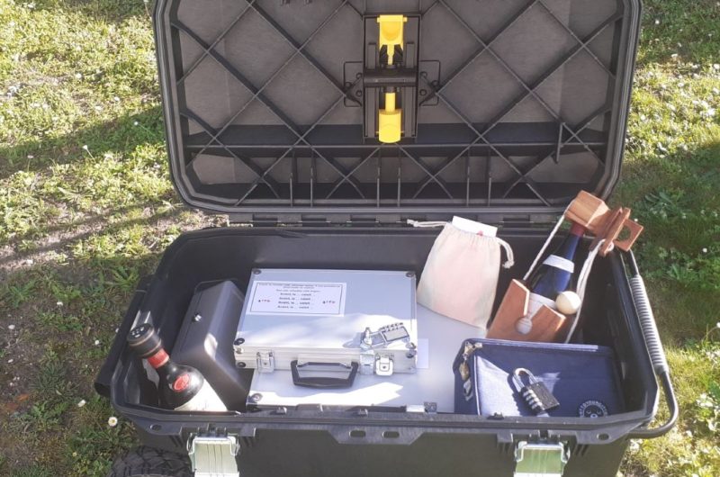 malle ouverte de face_page-0001