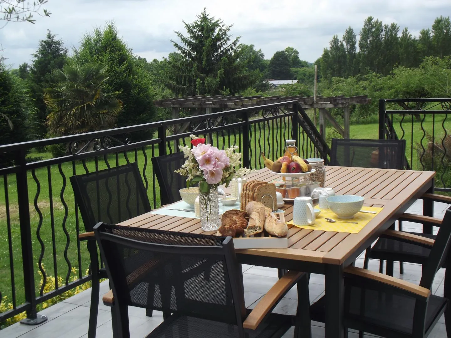 petit-dejeuner-sur-terrasse