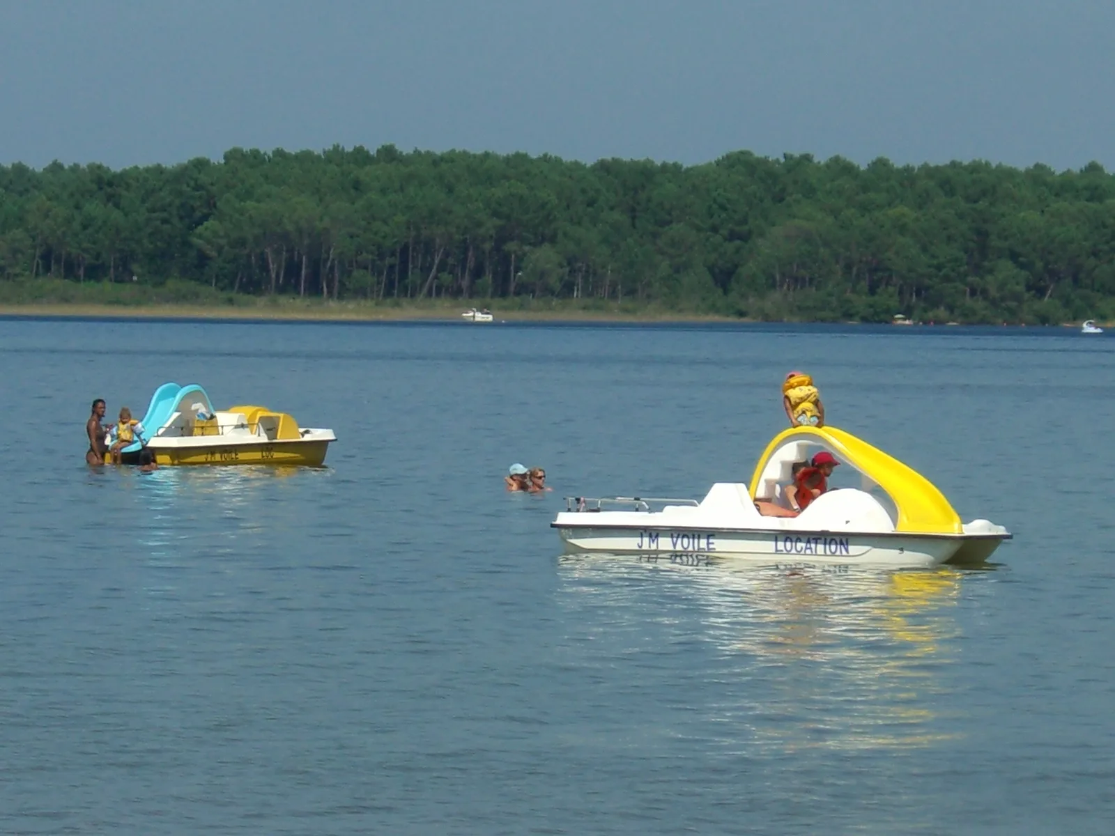 photo pedalo jaune