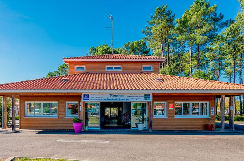 residence-le-domaine-des-grands-lacs-parentis-en-born-reception