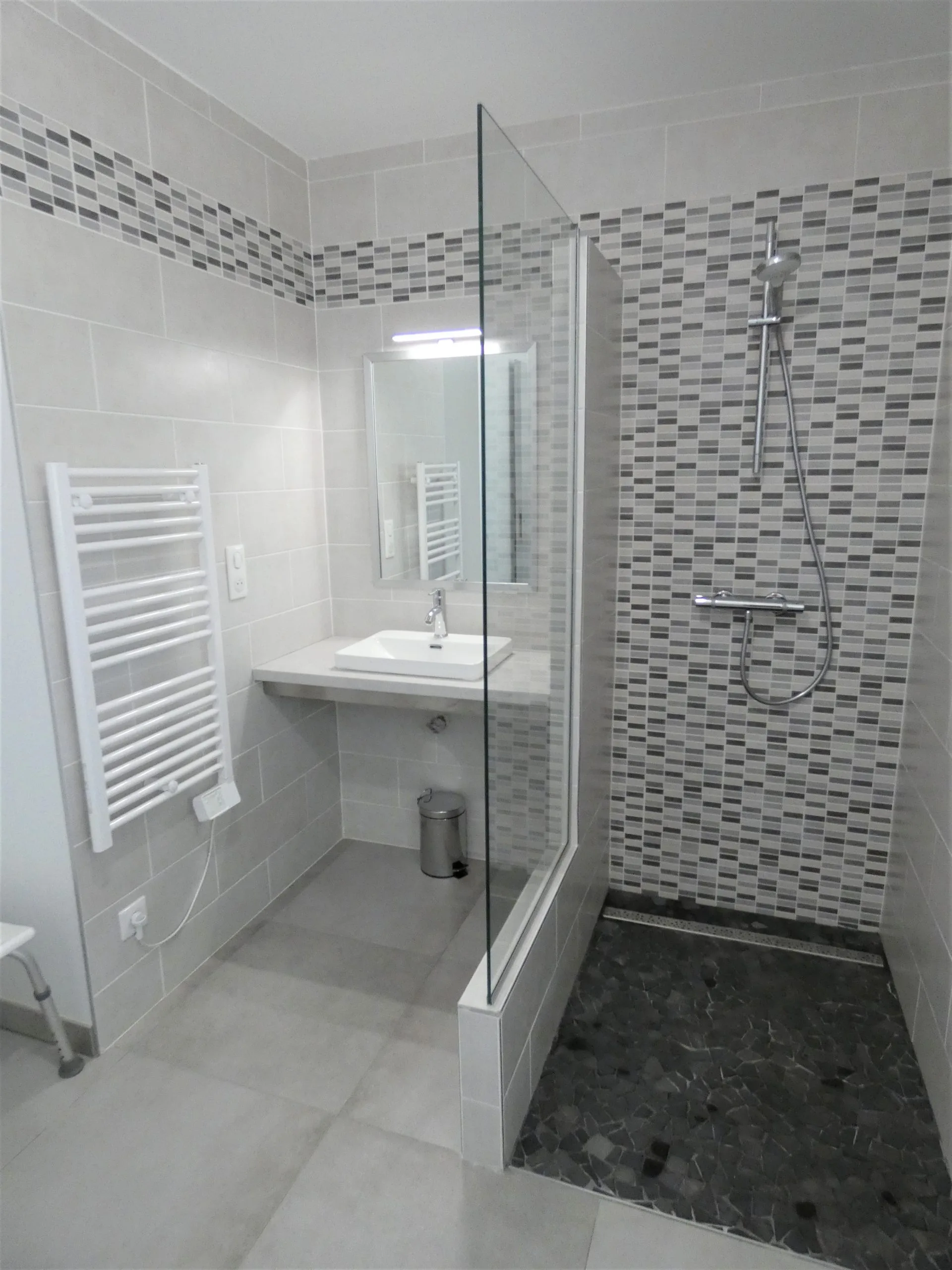 salle-eau-gite-regardée-est-saint-geours-de-maremne3